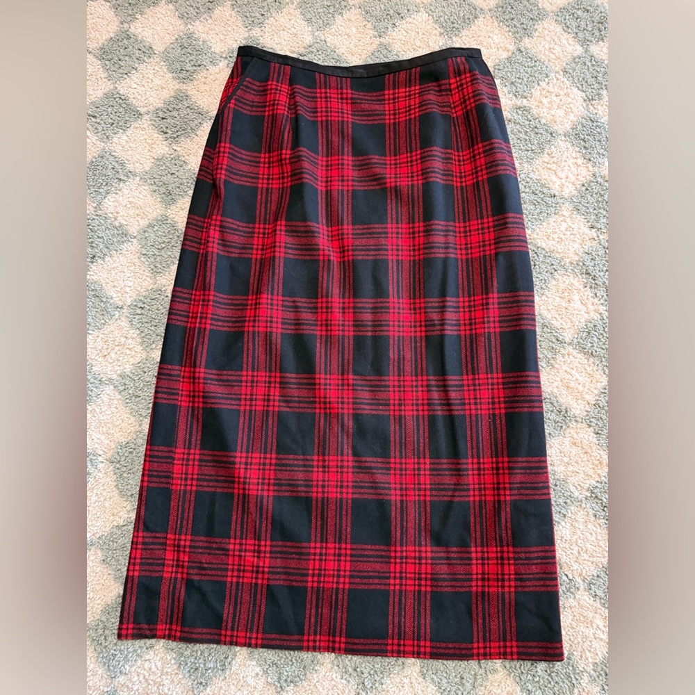 PENDLETON 100% Virgin Wool Red and Black Plaid Skirt Christmas Winter Work Sz 14